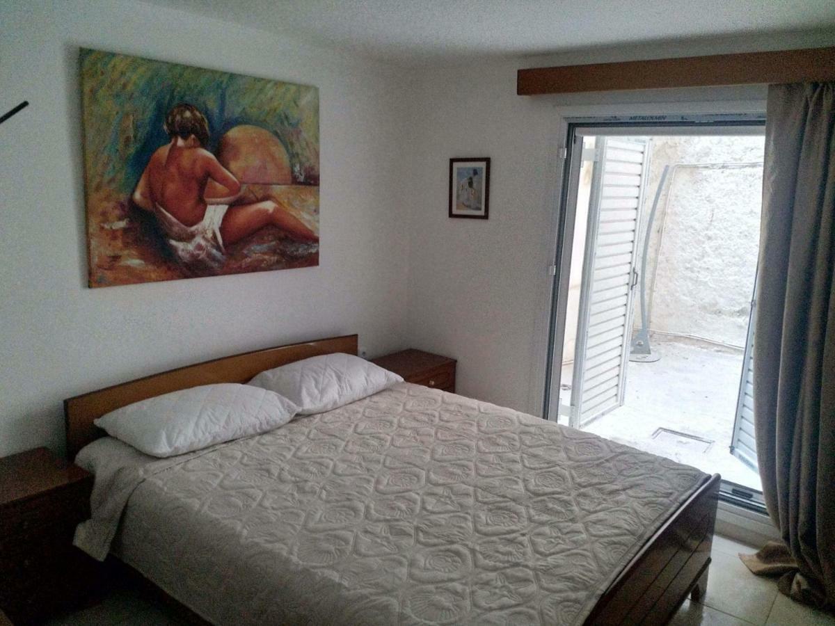 Apartment Art Syngrou